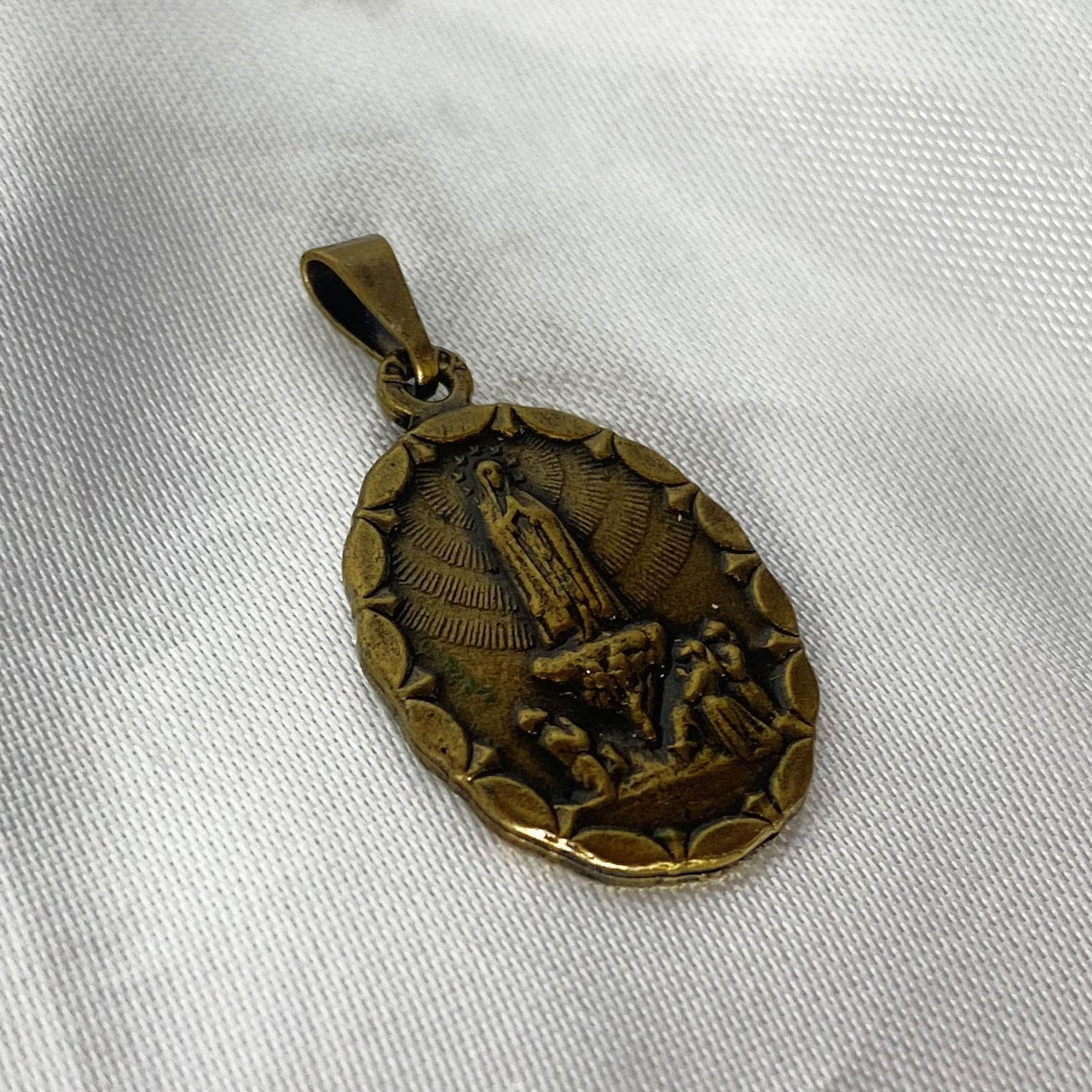 MEDALHA ITALIANA OURO VELHO NOSSA SENHORA DE FÁTIMA (6 UNIDADES)