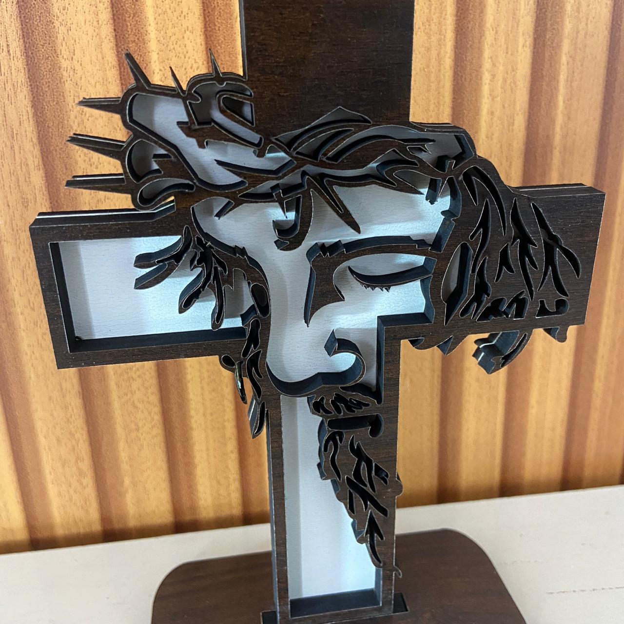 CRUCIFIXO MDF DE MESA TABACO FACE DE CRISTO 16,5CM (1 UNIDADE)