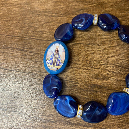 PULSEIRA ACRÍLICA COM MEDALHA RESINADA NOSSA SENHORA APARECIDA  (03 UNIDADES)