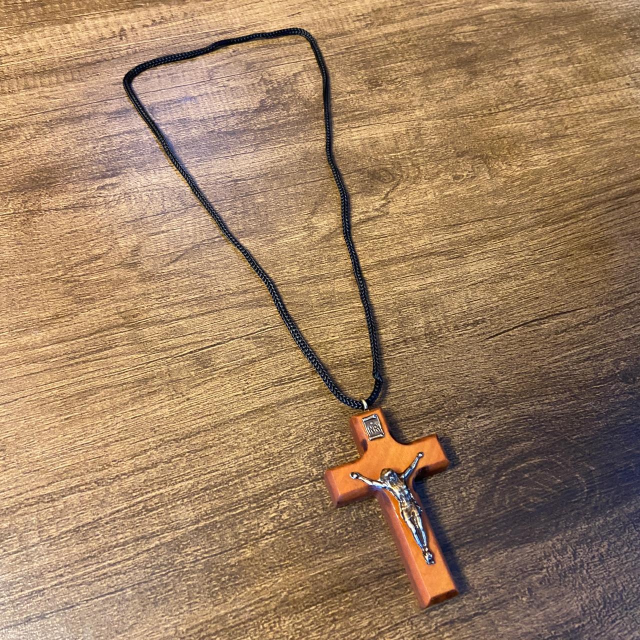 CORDÃO COM CRUCIFIXO DE MADEIRA ( 1 UNIDADE)