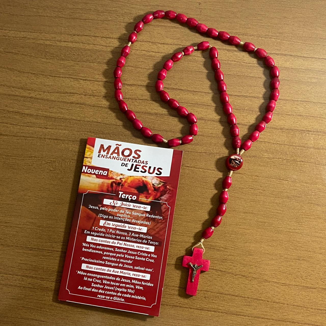 TERÇO DE MADEIRA MÃOS ENSANGUENTADAS DE JESUS 8MM MOD2 (3 UNIDADES)