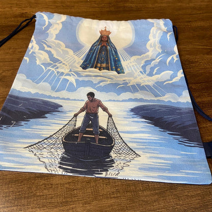 MOCHILA SACO NOSSA SENHORA APARECIDA 39,5x35,5CM  - MOD2 (1 UNIDADE)