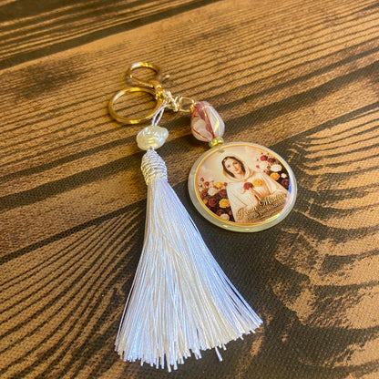 CHAVEIRO LUXO MEDALHA RESINADA NOSSA SENHORA ROSA MÍSTICA  (1 UNIDADE)