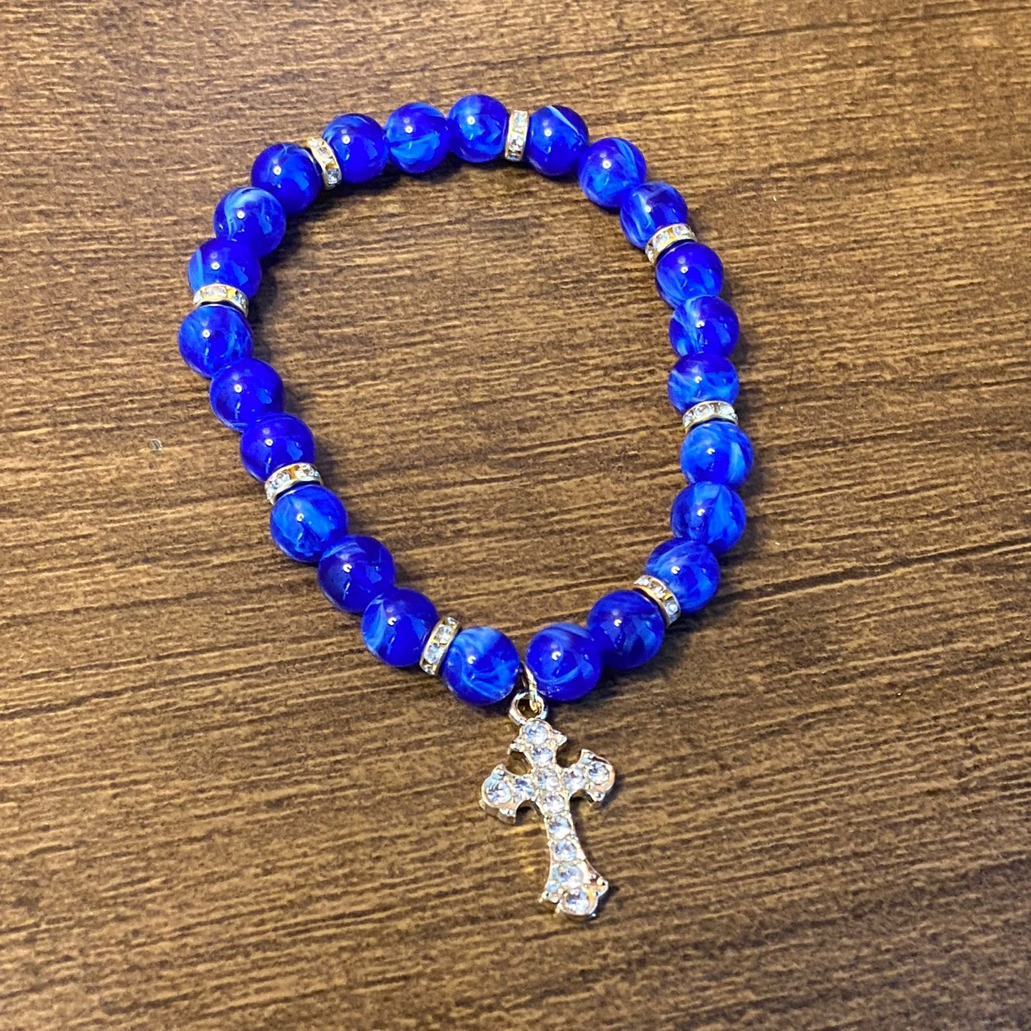 PULSEIRA PÉROLA AZUL CRUZ COM STRASS 08MM (03 UNIDADES)