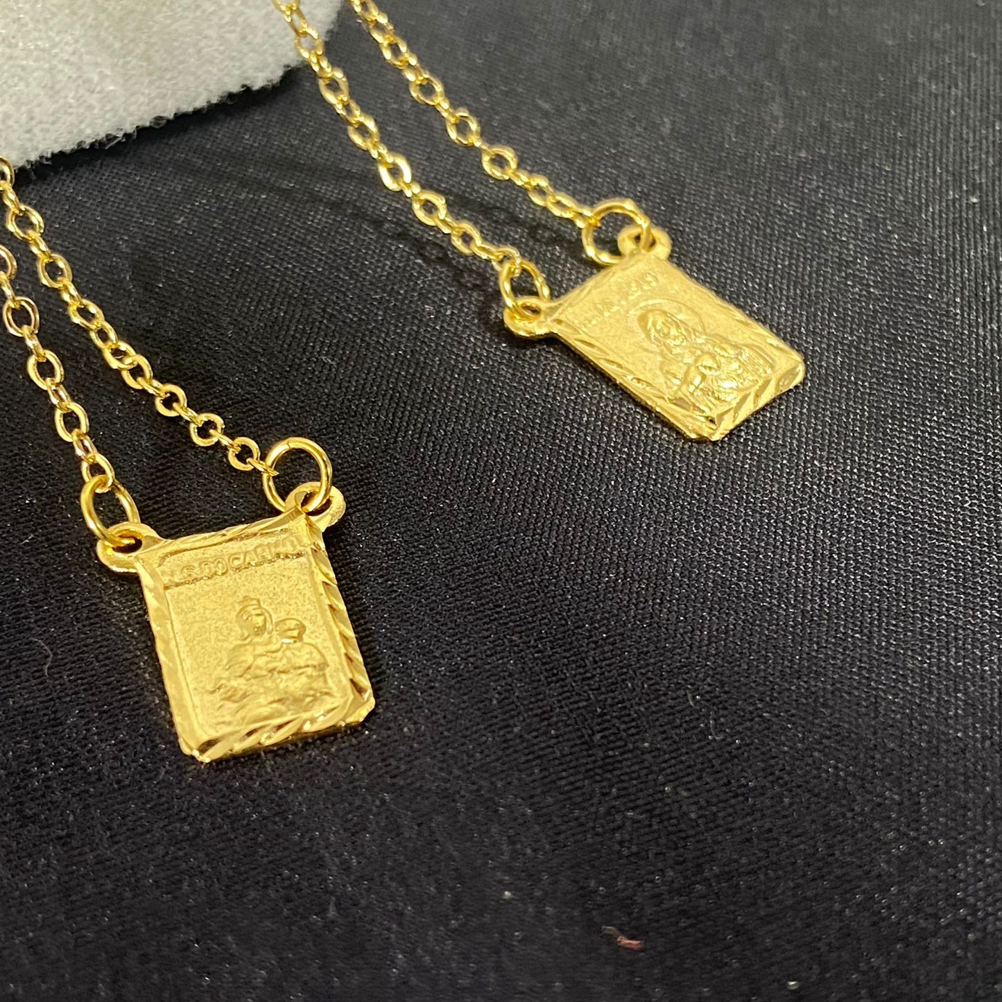 ESCAPULÁRIO DOURADO SAGRADO CORAÇÃO DE JESUS E NOSSA SENHORA DO CARMO M  (3 UNIDADES)