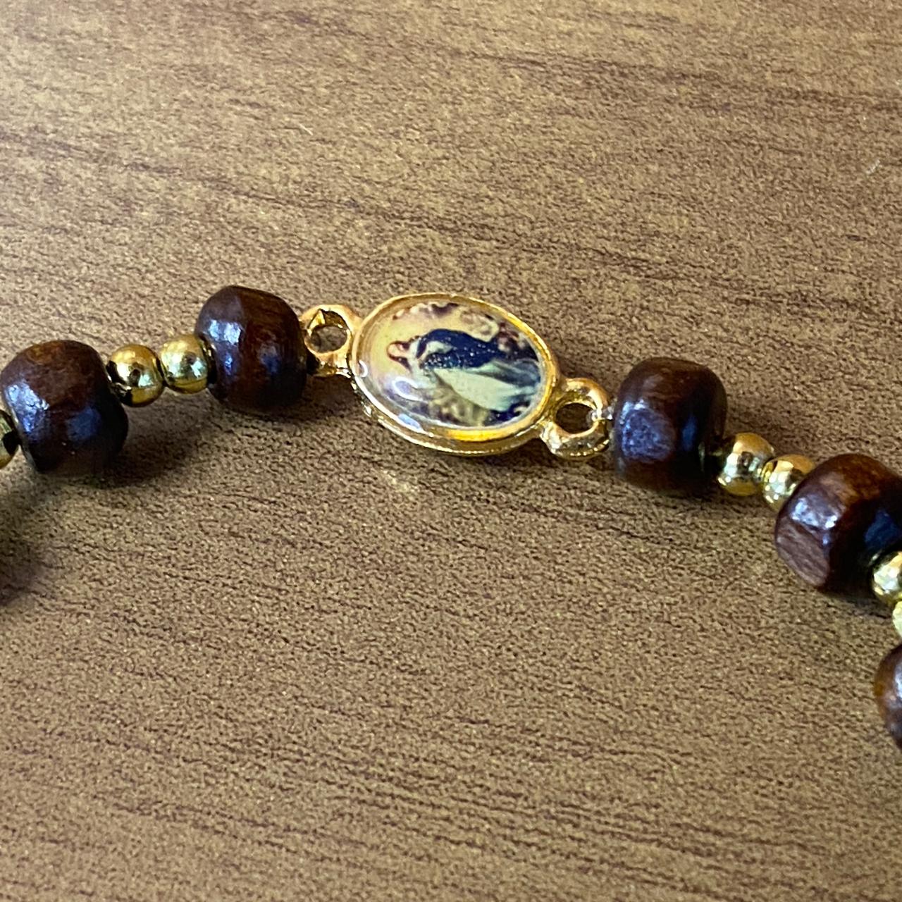 PULSEIRA DE MADEIRA COM MEDALHA NOSSA SENHORA DA IMACULADA CONCEIÇÃO (01 UNIDADE)