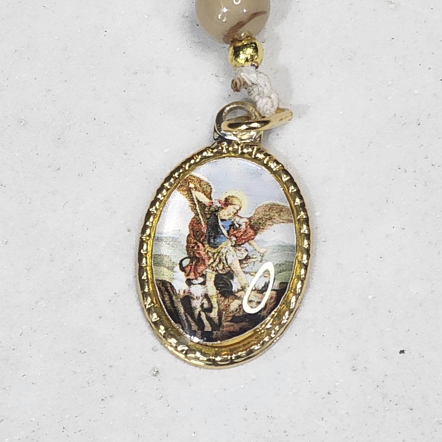ROSÁRIO DE PÉROLA SÃIGUEL ARCANJO BEO MGE (1 UNIDADE)