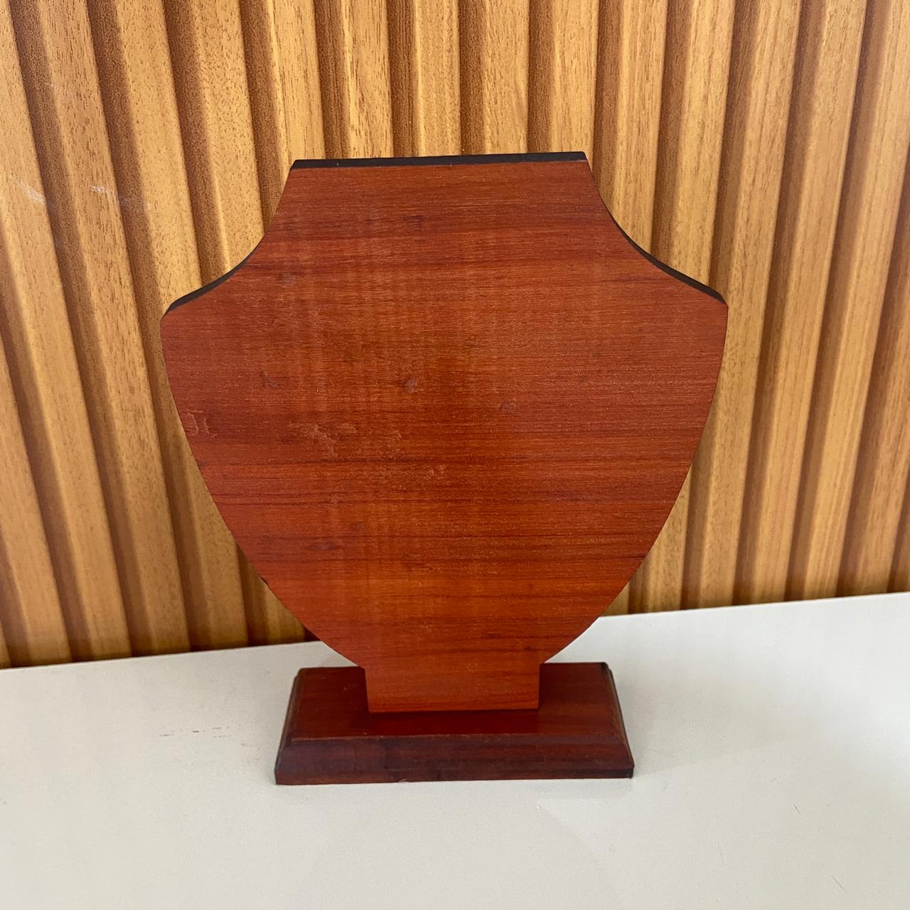 ADORNO DE MESA MADEIRA ESCUDO SÃO MIGUEL ARCANJO  METAL OURO VELHO 20CM (1 UNIDADE)