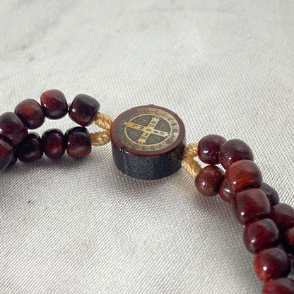 TERÇO PULSEIRA MADEIRA PAU BRASIL SÃO BENTO  (03 UNIDADES)