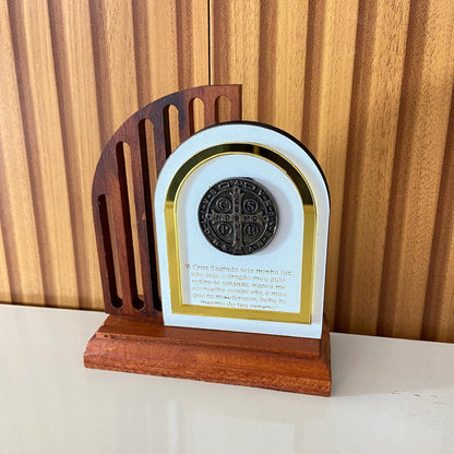 ADORNO DE MESA MADEIRA MEDALHA SÃO BENTO DE METAL COM ORAÇÃO 14CM(1 UNIDADE)