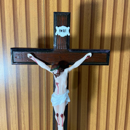 CRUCIFIXO MADEIRA DE MESA COM CRISTO DE RESINA NACIONAL  29CM (1 UNIDADE)