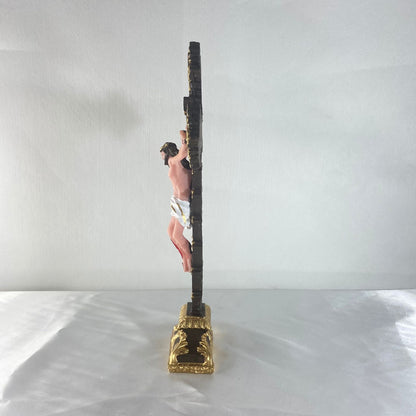 CRUCIFIXO DE RESINA COM PEDESTAL 28X16 CM (1 UNIDADE)