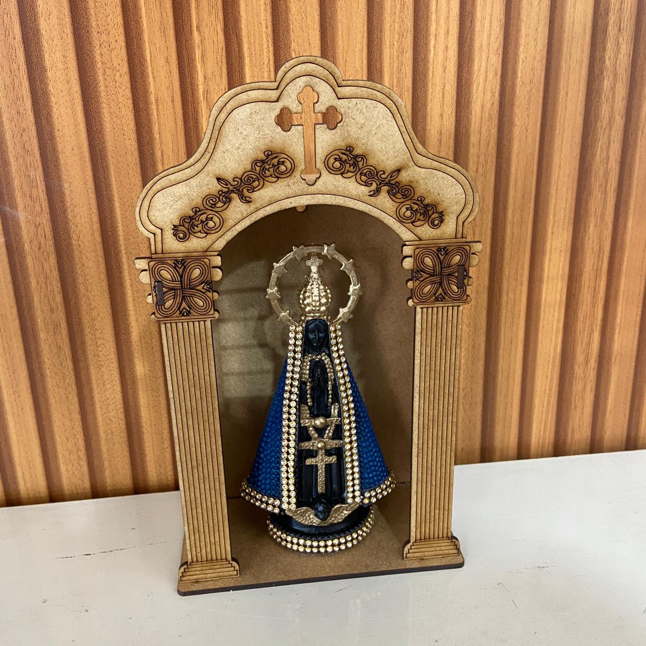 ORATÓRIO DE PAREDE E MESA MDF + IMAGEM DE PLÁSTICO NOSSA SENHORA APARECIDA AZUL COM STRASS 15CM (1 UNIDADE)