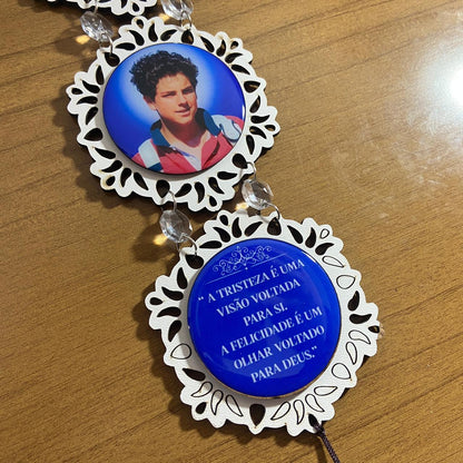 ADORNO TRIPLO REDONDO BRANCO BEATO CARLO ACUTIS MOD 1 (1 UNIDADE)