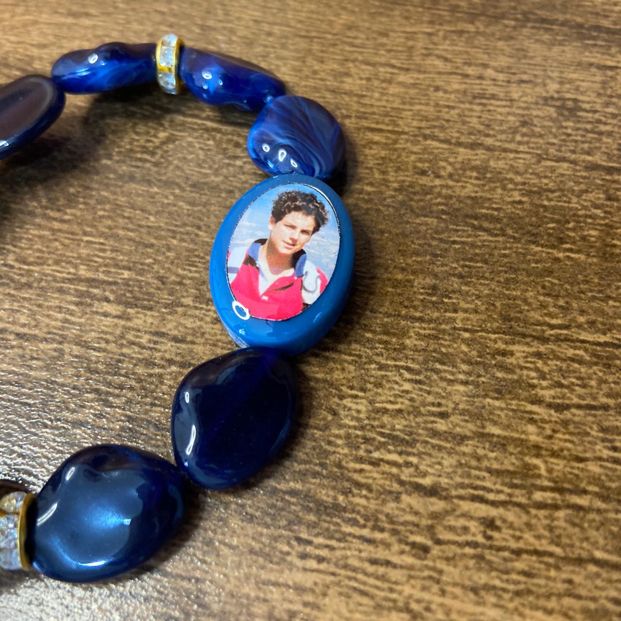 PULSEIRA PEDRARIAS COM MEDALHA RESINADA SÃO CARLO ACUTIS (03 UNIDADES)