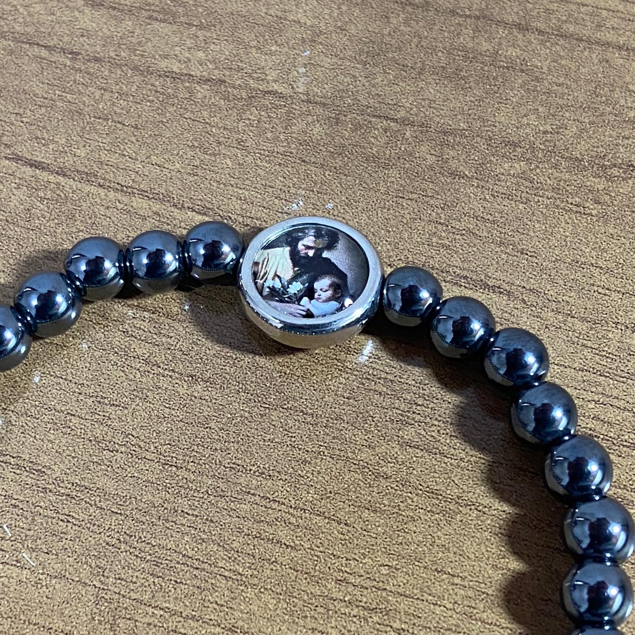 PULSEIRA HEMATITA MEDALHA RESINADA SÃO JOSÉ  ( 5 UNIDADES)