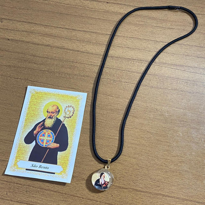 CORDÃO COM MEDALHA DE VIDRO SÃO BENTO (6 UNIDADES)