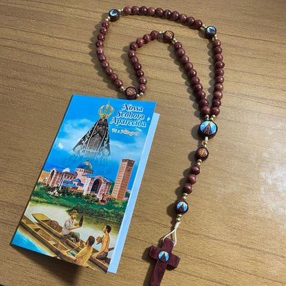 TERÇO DE MADEIRA NOSSA SENHORA APARECIDA E MEDALHA SÃO BENTO 7 MEDALHAS 8MM (3 UNIDADES)