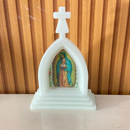CAPELA ACRÍLICA G NOSSA SENHORA DE GUADALUPE  FLUORESCENTE 18X12CM (1 UNIDADE)