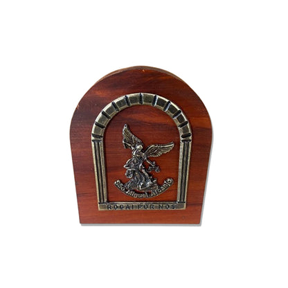 ADORNO DE MESA MADEIRA SÃO MIGUEL ARCANJO METAL OURO VELHO 13CM (1 UNIDADE)