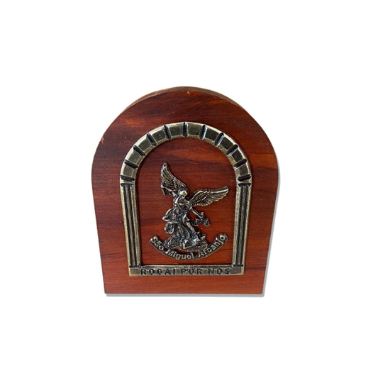 ADORNO DE MESA MADEIRA SÃO MIGUEL ARCANJO METAL OURO VELHO 13CM (1 UNIDADE)