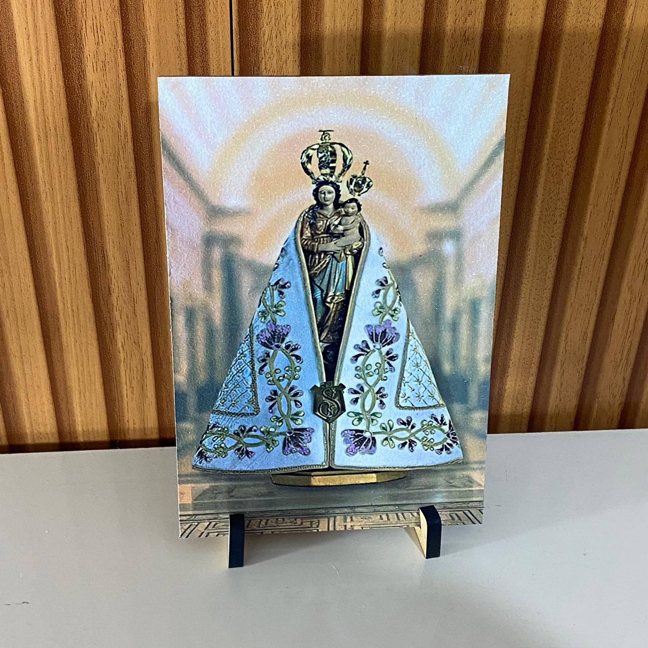 PLAQUINHA DE MESA MDF RESINADO NOSSA SENHORA DE NAZARÉ 19CM x 13CM (1 UNIDADE)
