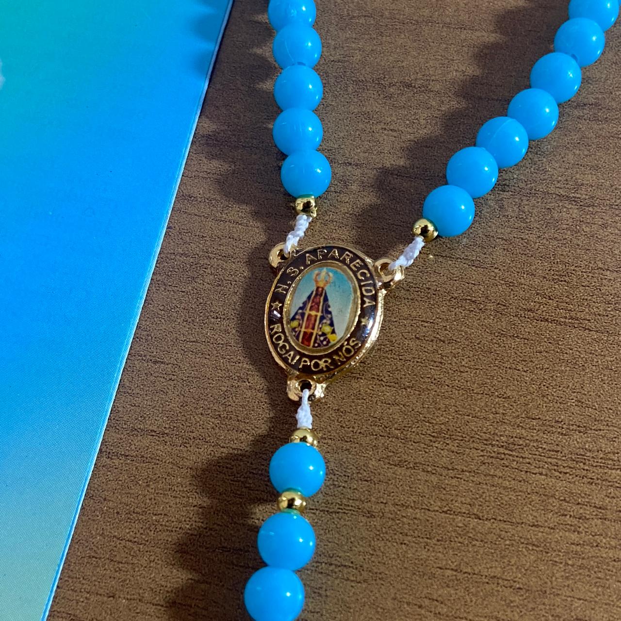 TERÇO PÉROLA AZUL NOSSA SENHORA APARECIDA 6MM (1 UNIDADE)