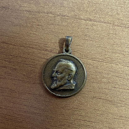 PINGENTE REDONDO OURO VELHO SANTO PADRE PIO  (6 UNIDADES)