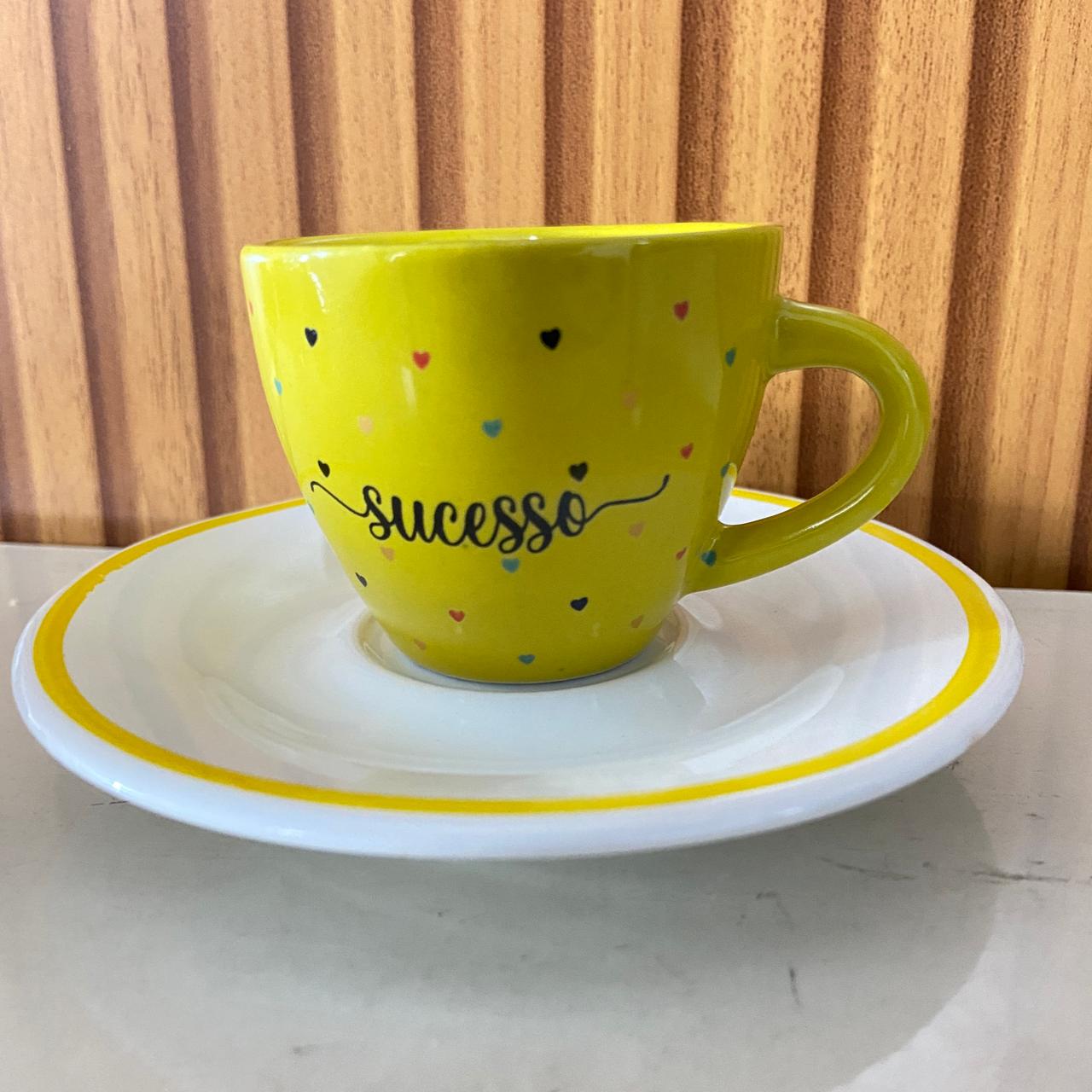 XÍCARA COM PIRES SUCESSO AMARELO (1 UNIDADE)
