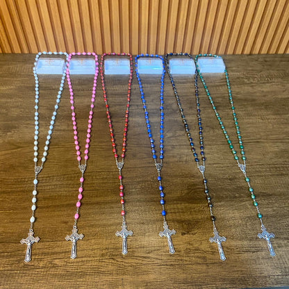 TERÇO PÉROLA NOSSA SENHORA DAS GRAÇAS CRUCIFIXO SÃO BENTO CORES SORTIDAS 06MM  ( 6 UNIDADES)
