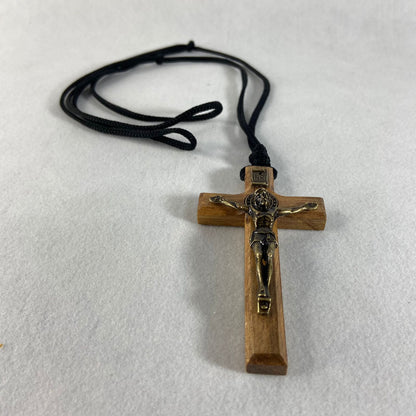 CORDÃO REGULÁVEL COM CRUCIFIXO DE MADEIRA (1 UNIDADE)