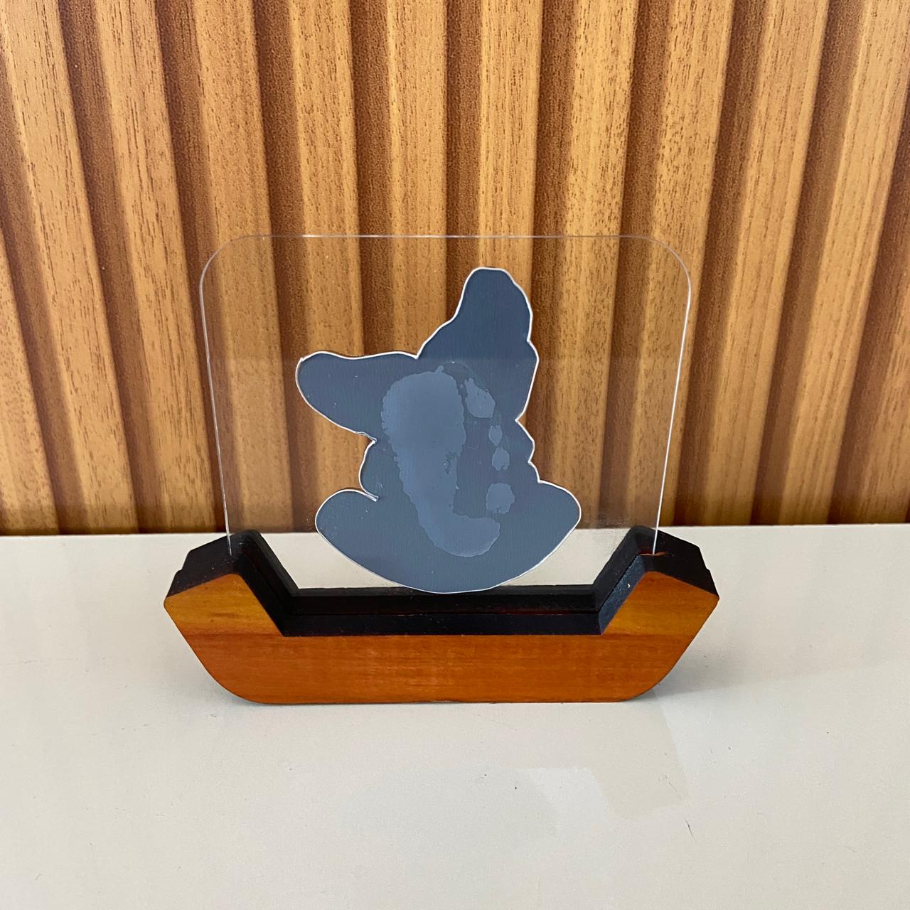 IMAGEM DE MESA METAL OURO VELHO SÃO MIGUEL ARCANJO NO ACRÍLICO E BASE DE MADEIRA 10,7CM (1 UNIDADE)