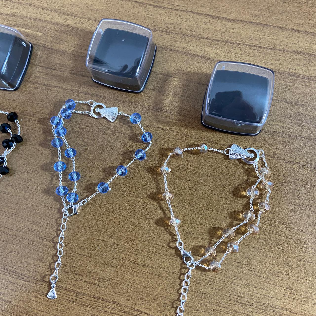 PULSEIRA PRATEADA CRISTAL NOSSA SENHORA APARECIDA CORES SORTIDAS  (03 UNIDADES)
