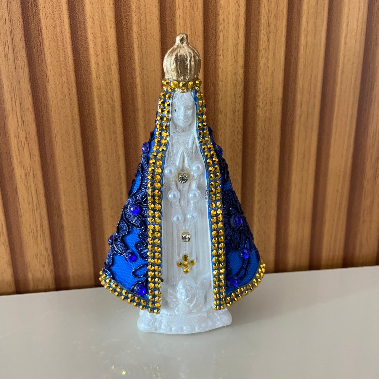IMAGEM DE GESSO NOSSA SENHORA APARECIDA BRANCA DECOUPAGE AZUL 15CM (1 UNIDADE)