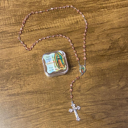 TERÇO SEMICRISTAL NA CAIXINHA NOSSA SENHORA DE GUADALUPE 6MM (6 UNIDADES)