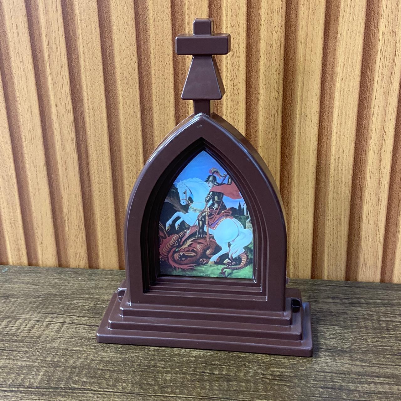 CAPELA ACRÍLICA G SÃO JORGE MARROM 18X12CM (1 UNIDADE)