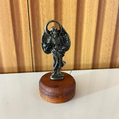 IMAGEM DE MESA METAL OURO VELHO SÃO GABRIEL ARCANJO BASE DE MADEIRA 5,5CM (1 UNIDADE)