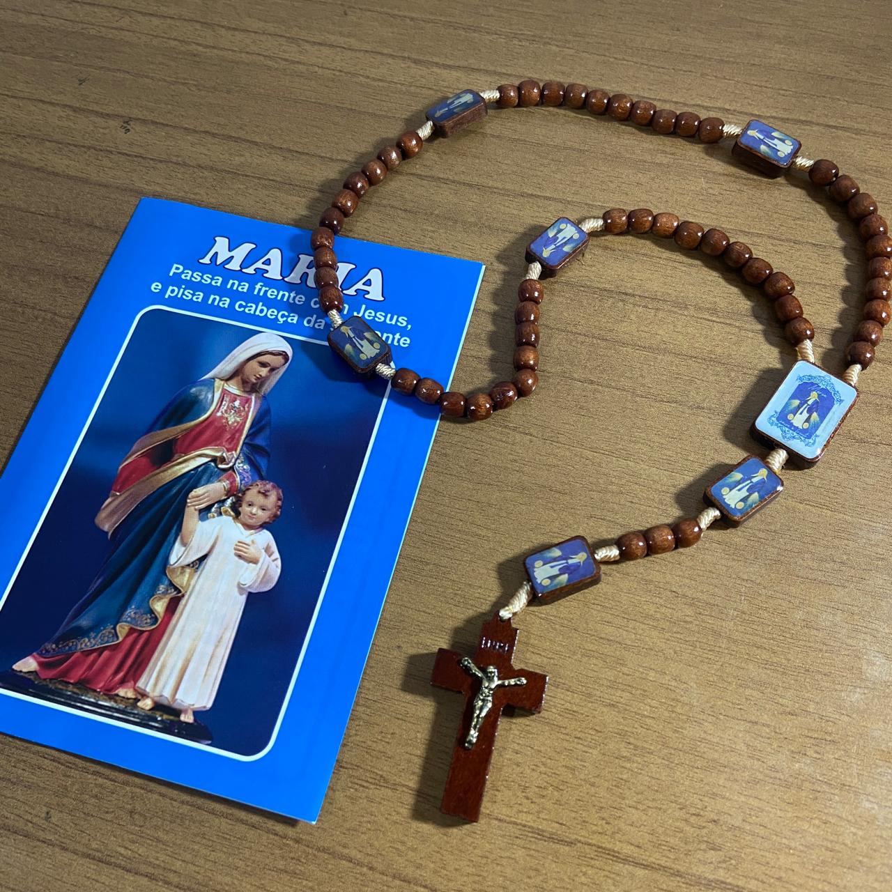 TERÇO DE MADEIRA MARIA PASSA A FRENTE 7 MEDALHAS (1 UNIDADE)
