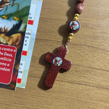 TERÇO DE MADEIRA SÃO MIGUEL ARCANJO 7 MEDALHAS 8MM MOD2 (3 UNIDADES)