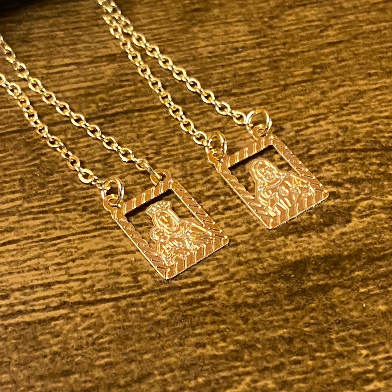 ESCAPULÁRIO DOURADO VAZADO SAGRADO CORAÇÃO DE JESUS E NOSSA SENHORA DO CARMO ( 6 UNIDADE)