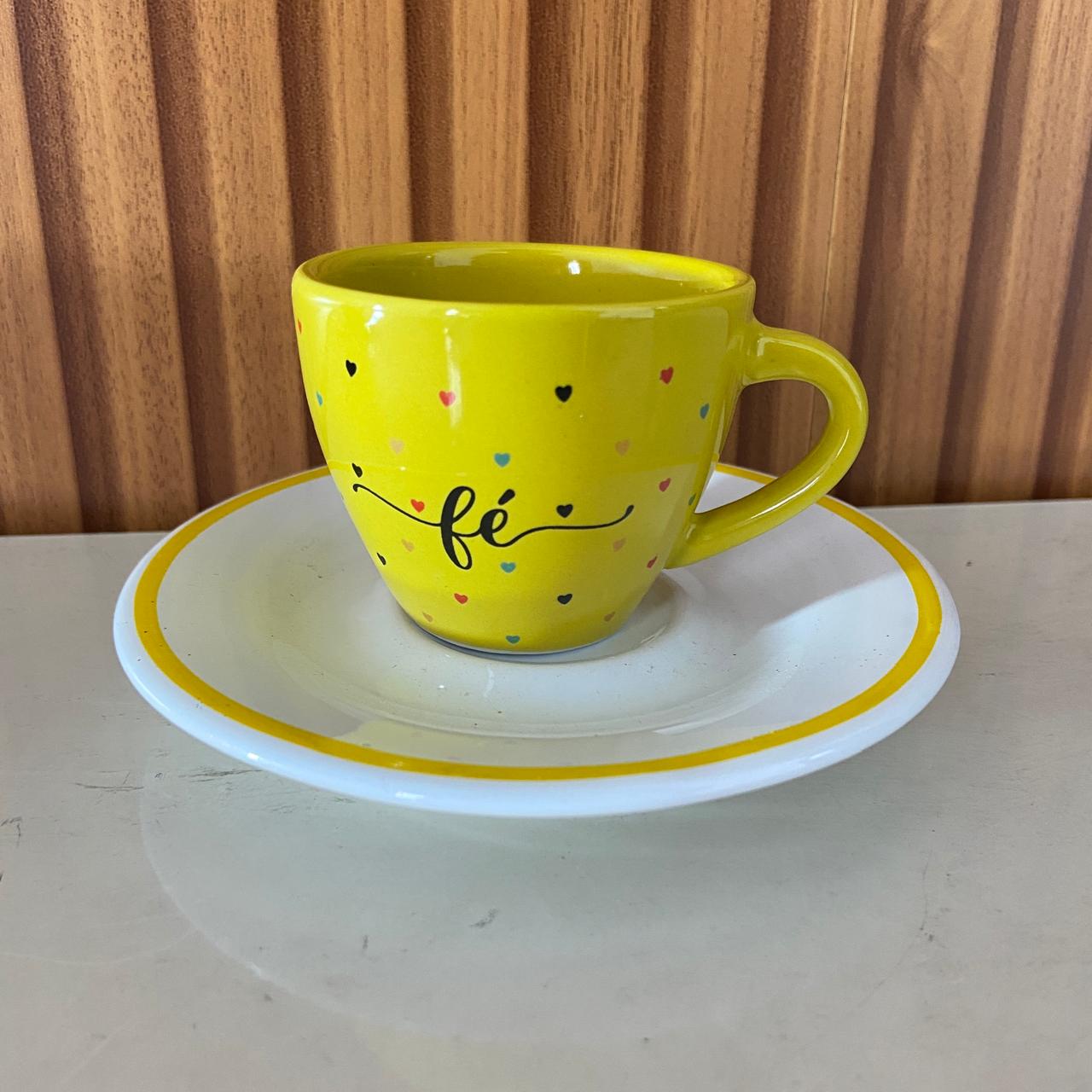XÍCARA COM PIRES FÉ AMARELO (1 UNIDADE)
