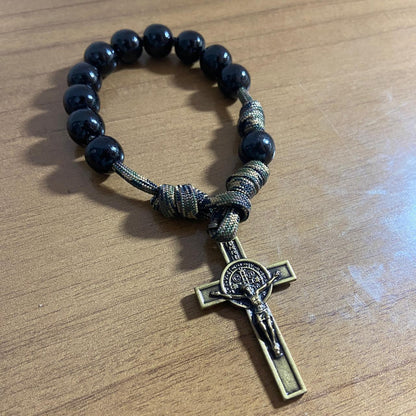 PULSEIRA MADEIRA PRETA COM CRUCIFIXO METAL   (01 UNIDADE)