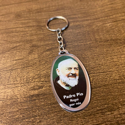 CHAVEIRO METAL OVAL RESINADO SÃO PADRE PIO  (6 UNIDADES)