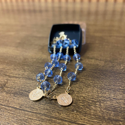 PULSEIRA ESCAPULÁRIO CRISTAL AZUL TRANSPARENTE MEDALHA SÃO BENTO  (3 UNIDADES)