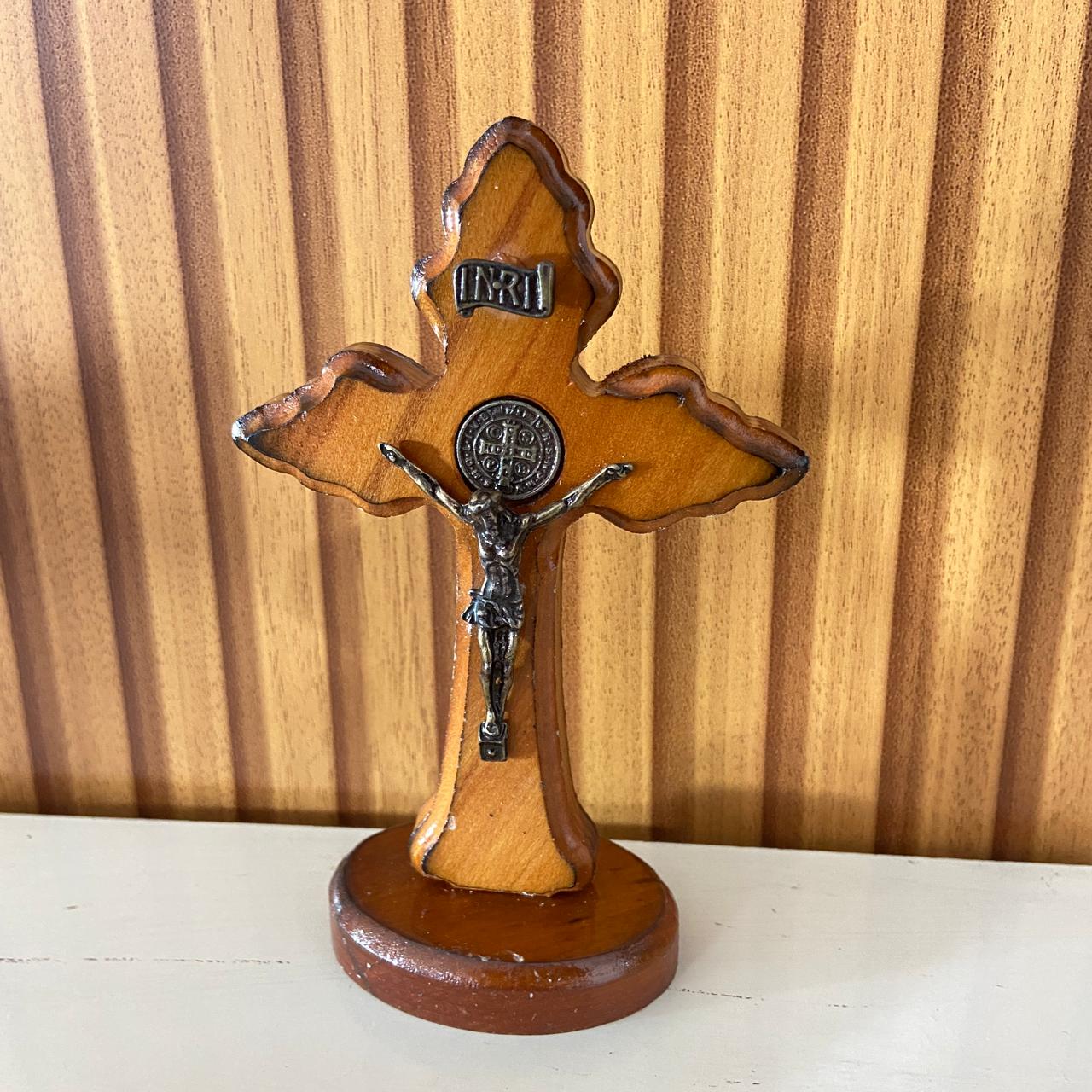 CRUCIFIXO MADEIRA DE MESA  14CM (1 UNIDADE)