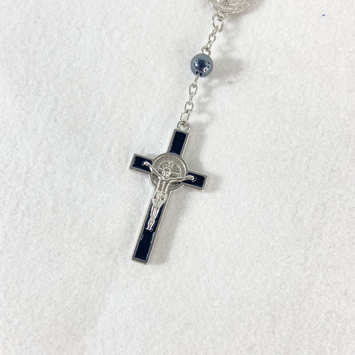 DEZENA PARA CARRO HEMATITA CRUCIFIXO MEDALHA SÃO BENTO (6 UNIDADES)