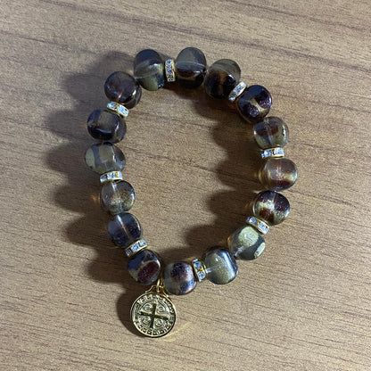 PULSEIRA ACRÍLICA MARROM COM MEDALHA SÃO BENTO (03 UNIDADES)