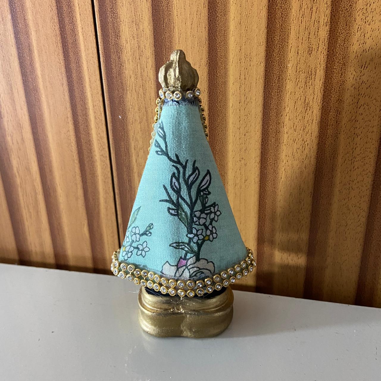 IMAGEM DE GESSO NOSSA SENHORA APARECIDA COM MANTO TECIDO FLORIDO 11,5CM (1 UNIDADE)