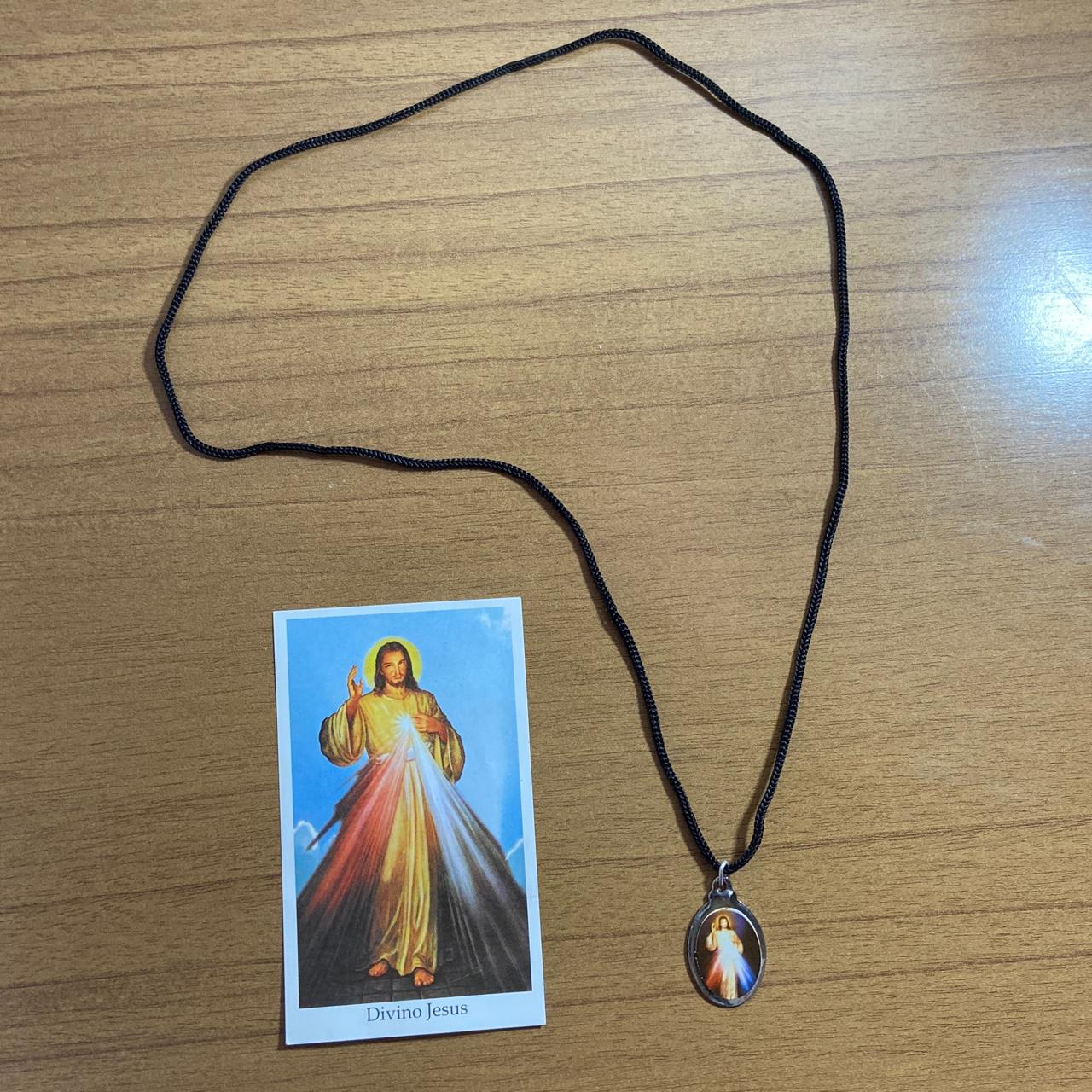 CORDÃO COM MEDALHA RESINADA JESUS MISERICORDIOSO (1 UNIDADES)