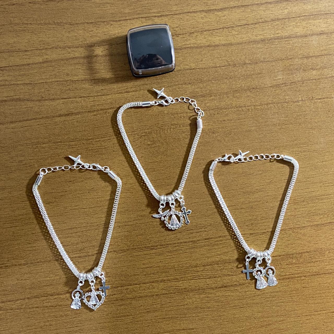 PULSEIRA PRATEADA NOSSA SENHORA APARECIDA MODELOS SORTIDOS COM STRASS (6 UNIDADES)
